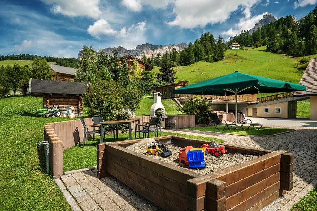 Taela Apartments San Cassiano  Dış mekan fotoğraf