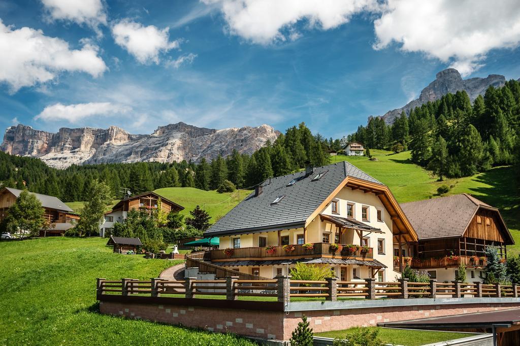 Taela Apartments San Cassiano  Dış mekan fotoğraf