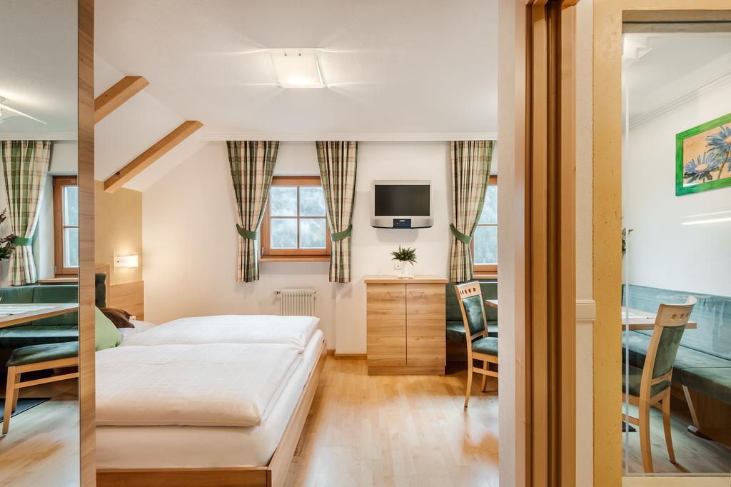 Taela Apartments San Cassiano  Dış mekan fotoğraf